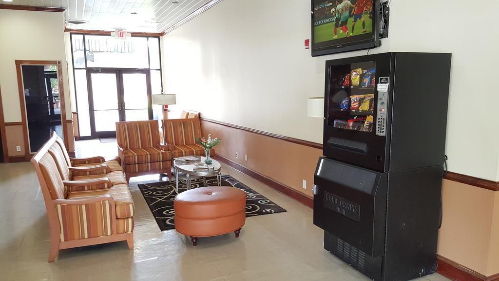 Red Carpet Inn & Suites Carneys Point/Wilmington ภายนอก รูปภาพ